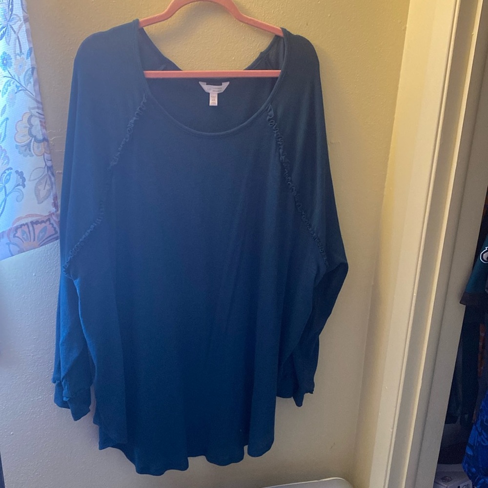 Long sleeved lightweight top
